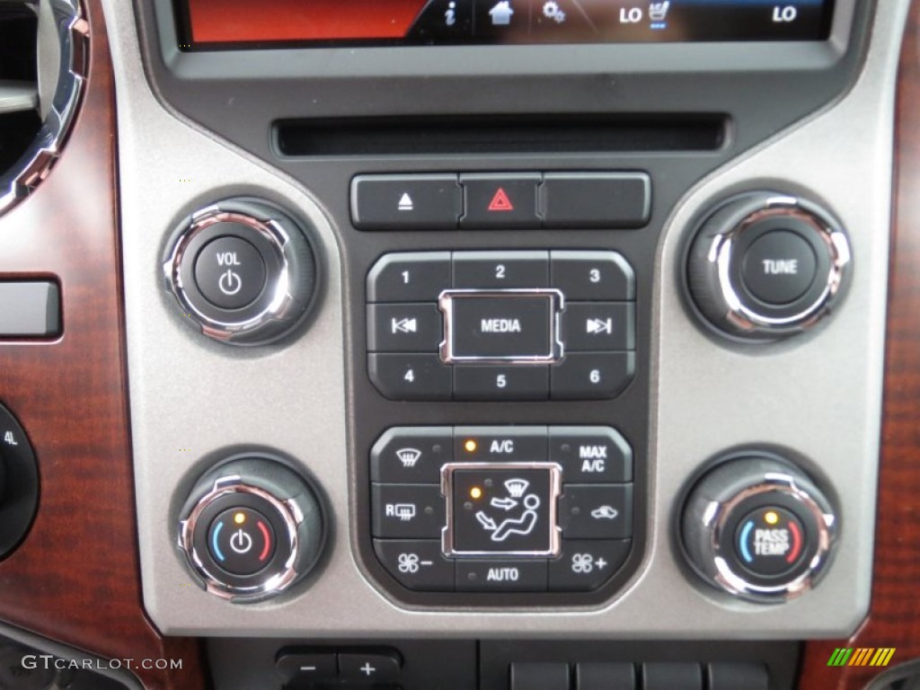 2013 Ford F250 Super Duty King Ranch Crew Cab 4x4 Controls Photo #75911898