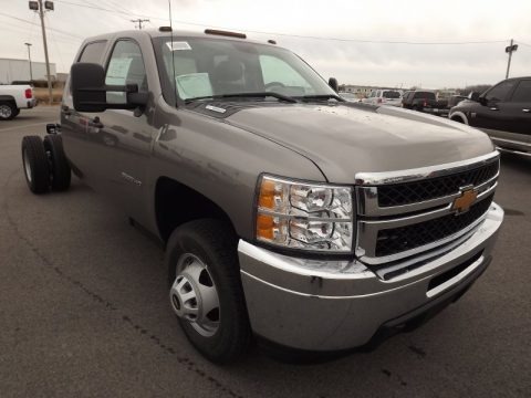 2013 Chevrolet Silverado 3500HD WT Crew Cab 4x4 Chassis Data, Info and Specs