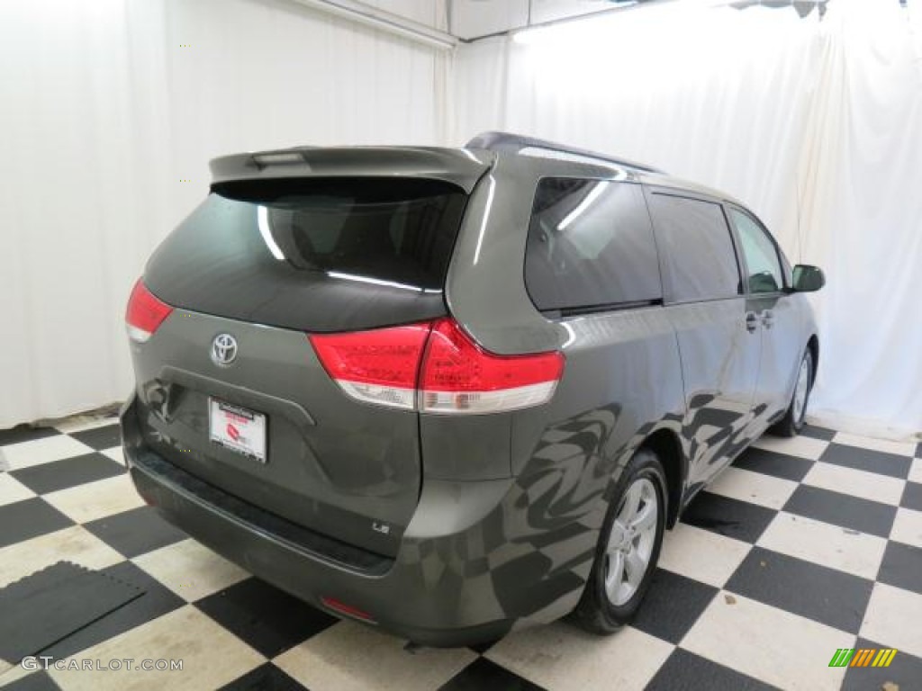2011 Sienna LE - Cypress Green Pearl / Bisque photo #27