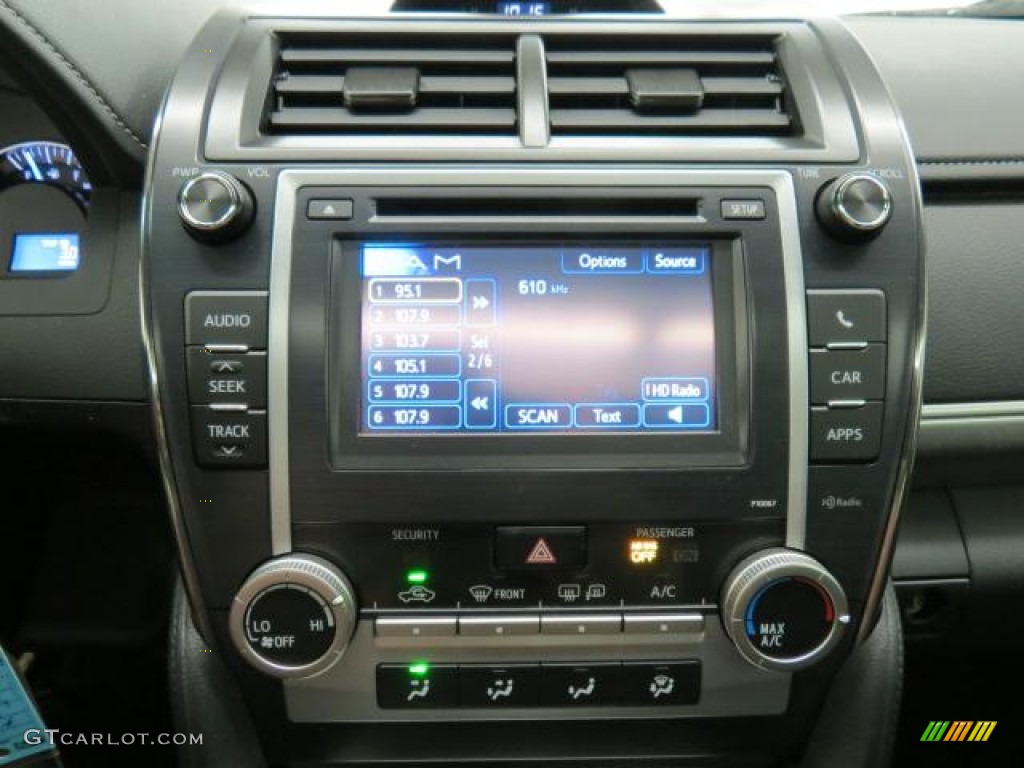 2013 Toyota Camry SE Controls Photo #75919535