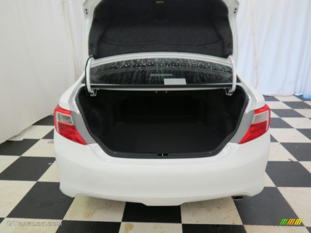 2013 Camry SE - Super White / Black photo #30