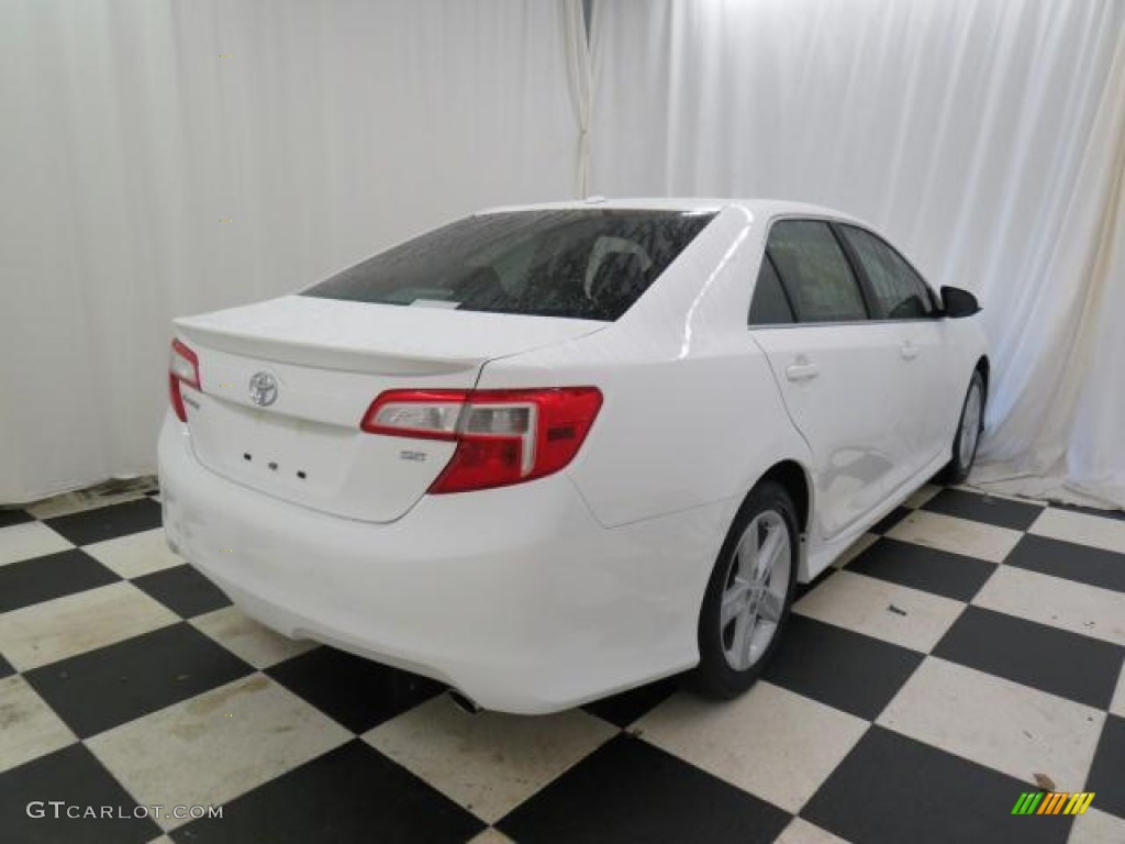 2013 Camry SE - Super White / Black photo #31