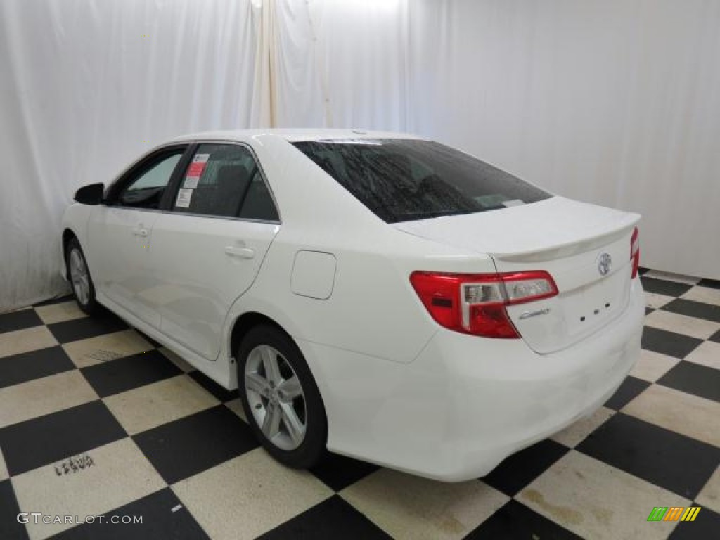 2013 Camry SE - Super White / Black photo #33