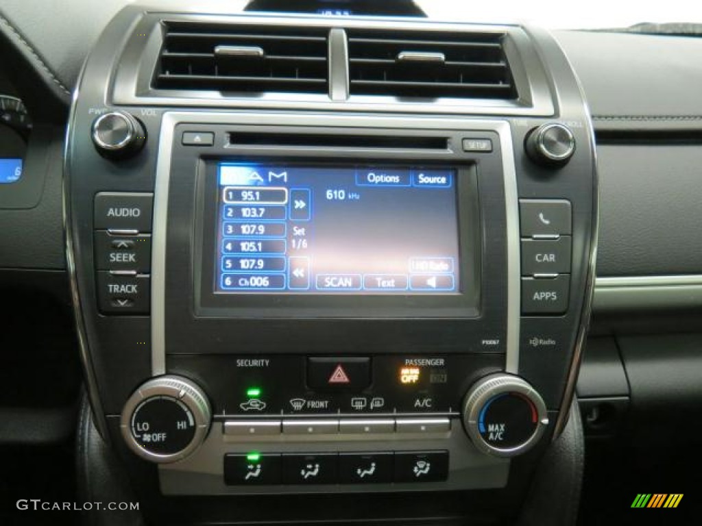 2013 Toyota Camry SE Controls Photo #75919709