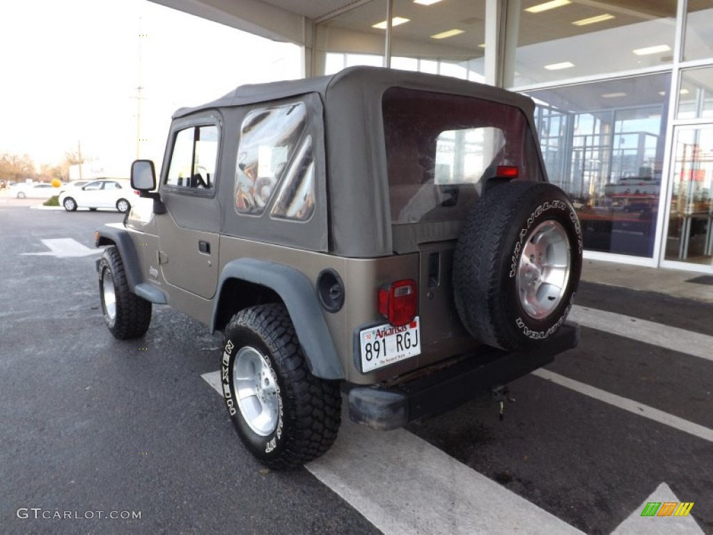 2004 Wrangler SE 4x4 - Light Khaki Metallic / Khaki photo #3
