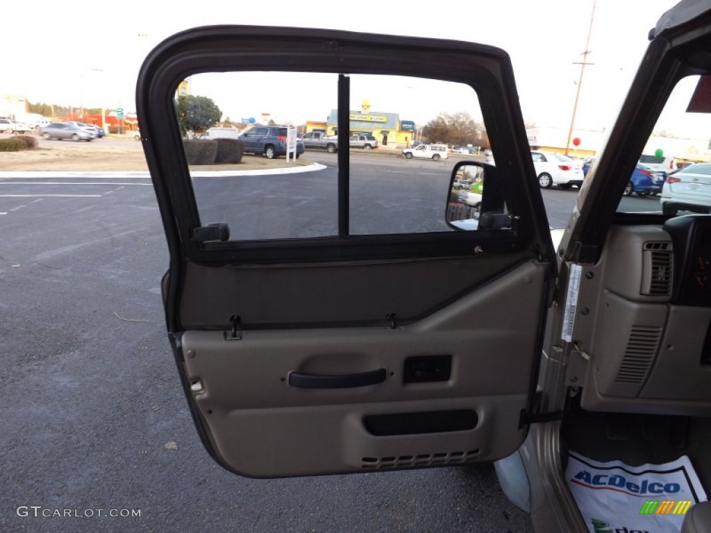 2004 Wrangler SE 4x4 - Light Khaki Metallic / Khaki photo #26
