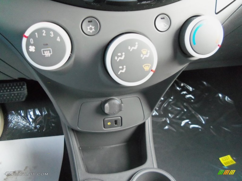 2013 Chevrolet Spark LT Controls Photo #75930651