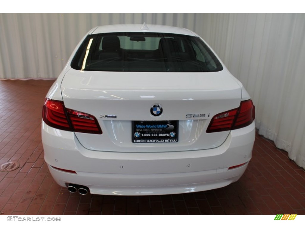 2013 5 Series 528i xDrive Sedan - Alpine White / Black photo #5