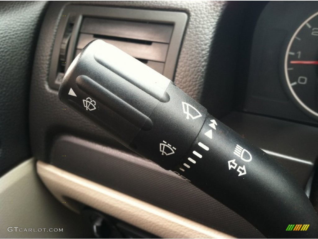 2006 Ford Fusion SE Controls Photo #75935890