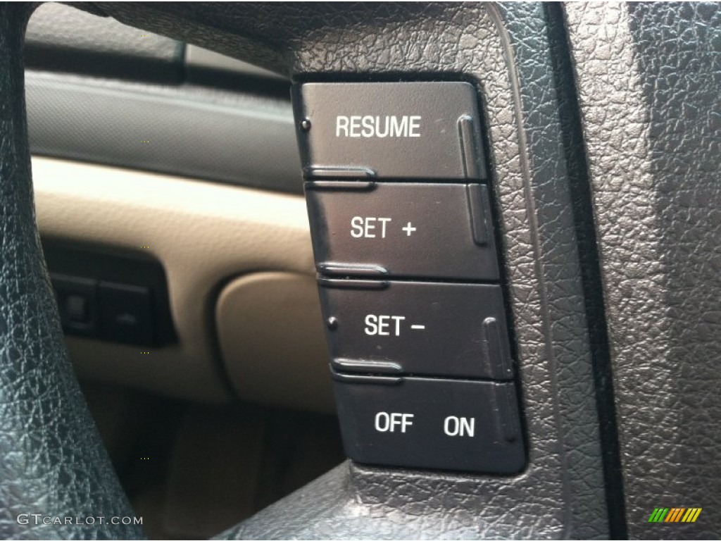 2006 Ford Fusion SE Controls Photo #75935912