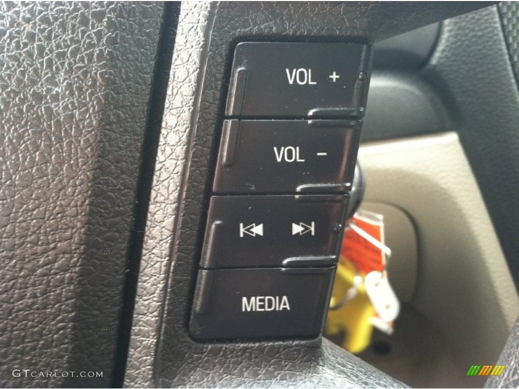 2006 Ford Fusion SE Controls Photo #75935971