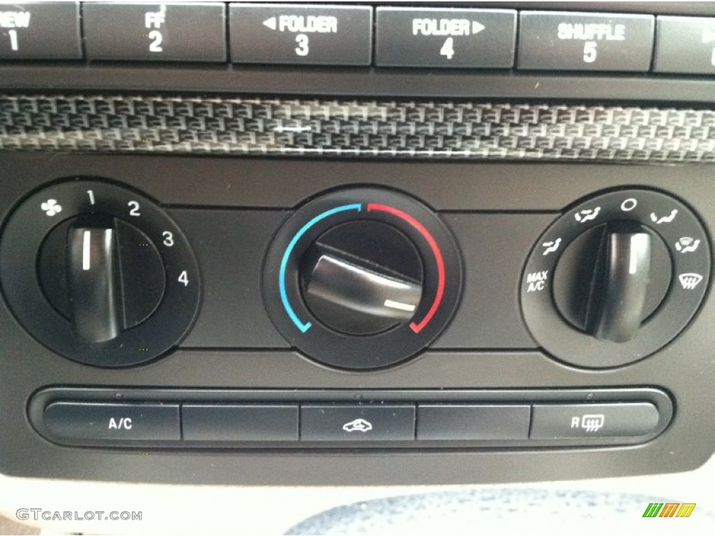 2006 Ford Fusion SE Controls Photo #75936084