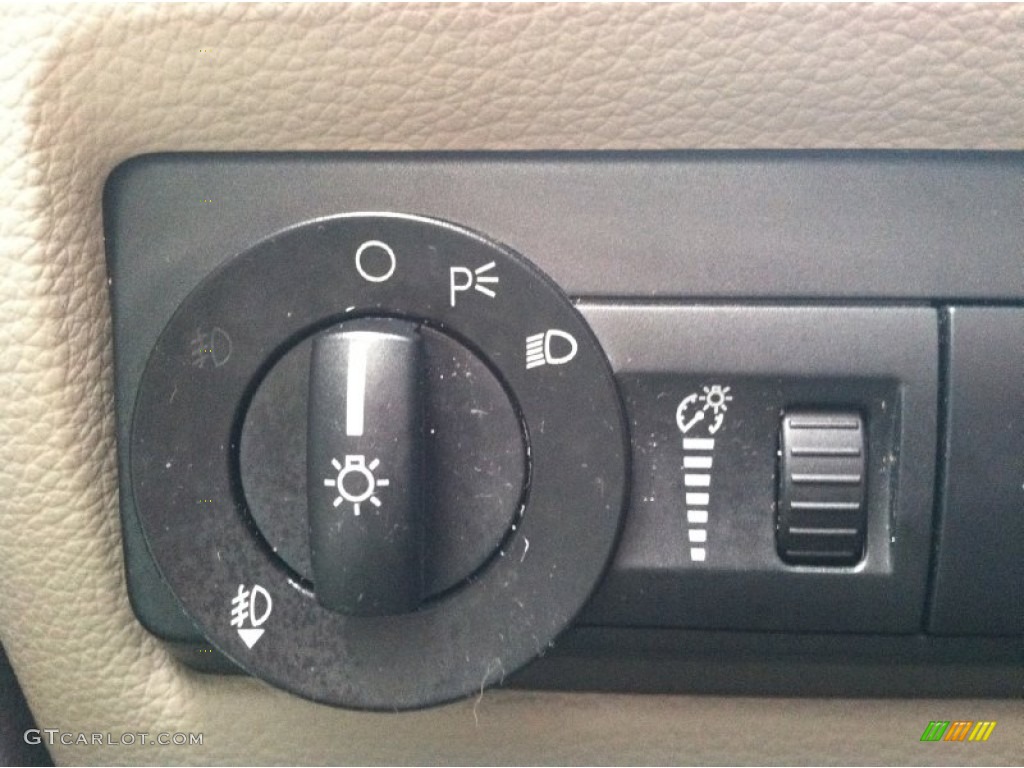 2006 Ford Fusion SE Controls Photo #75936125