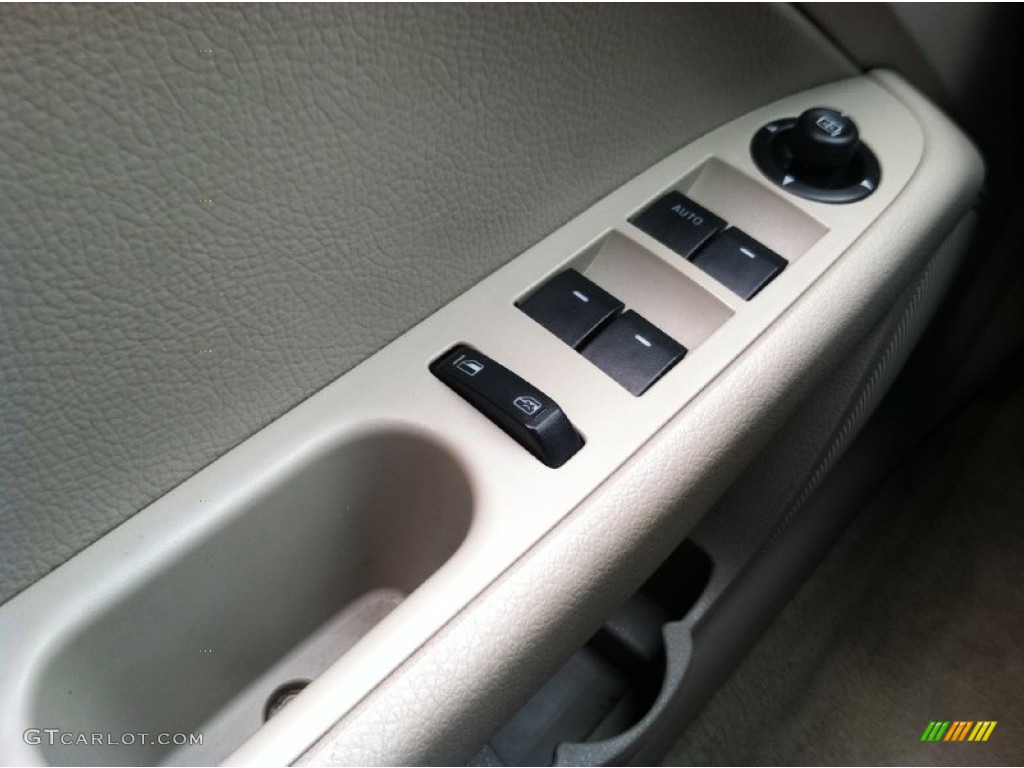 2006 Ford Fusion SE Controls Photo #75936143