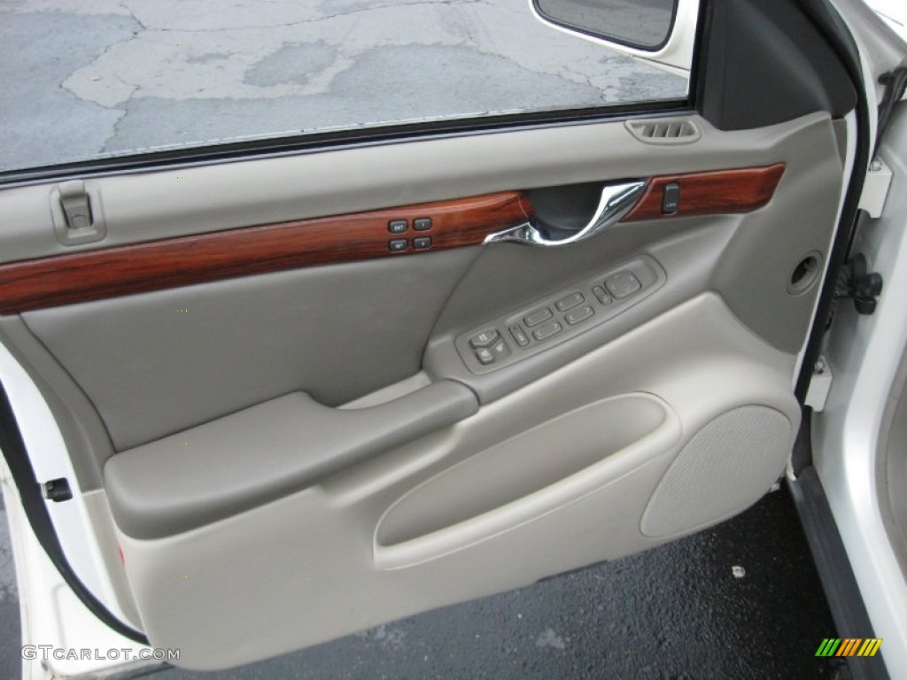 2002 DeVille Sedan - White Diamond Pearl / Neutral Shale photo #13