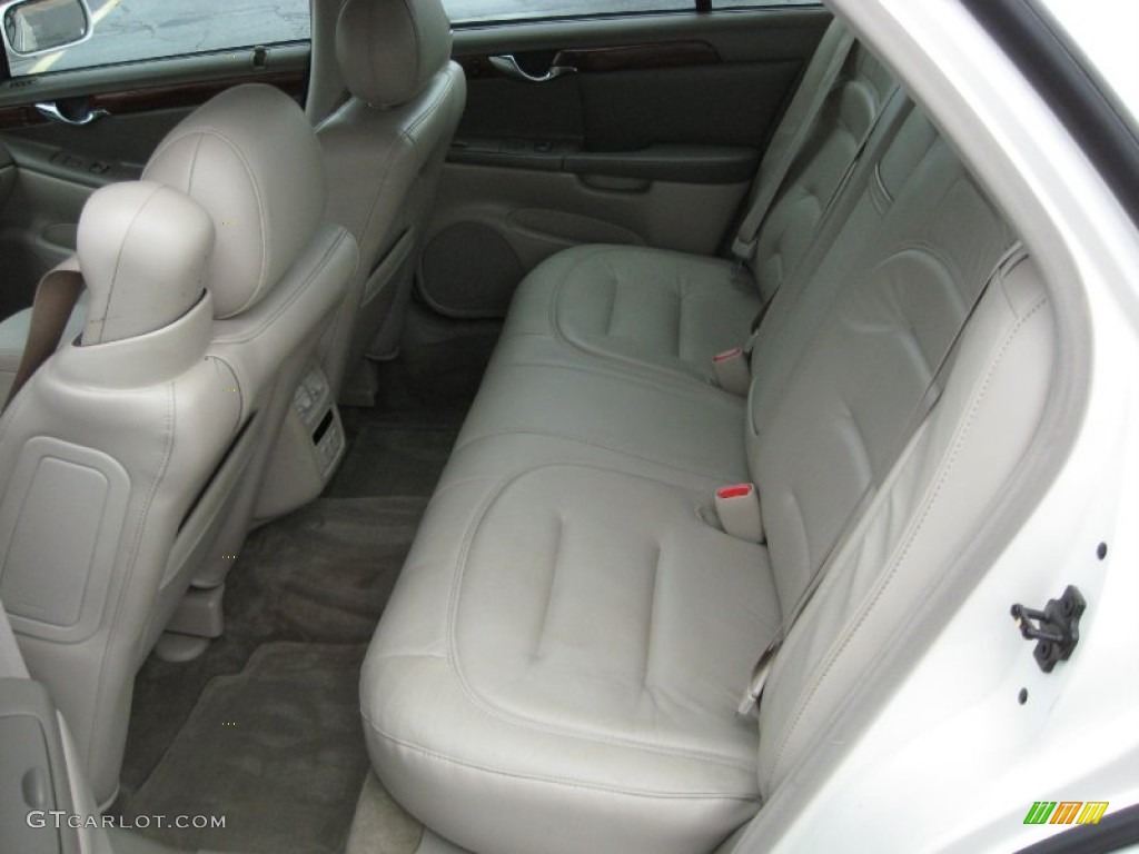 2002 DeVille Sedan - White Diamond Pearl / Neutral Shale photo #15