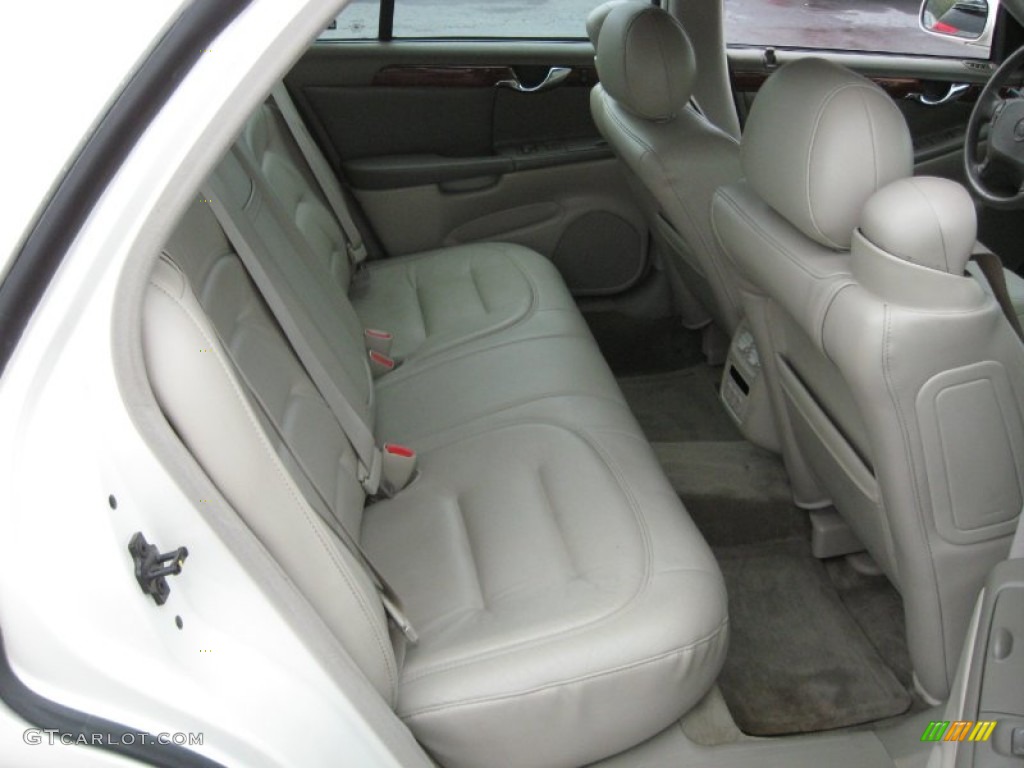 2002 DeVille Sedan - White Diamond Pearl / Neutral Shale photo #16