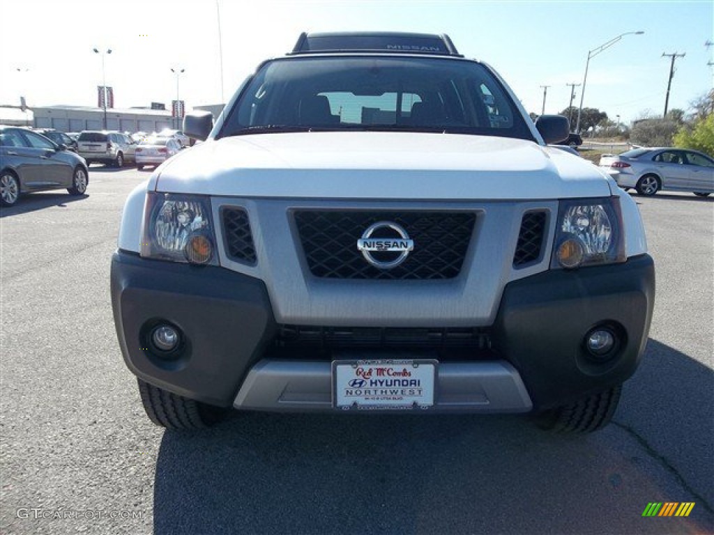 2010 Xterra SE - Avalanche White / Gray photo #1