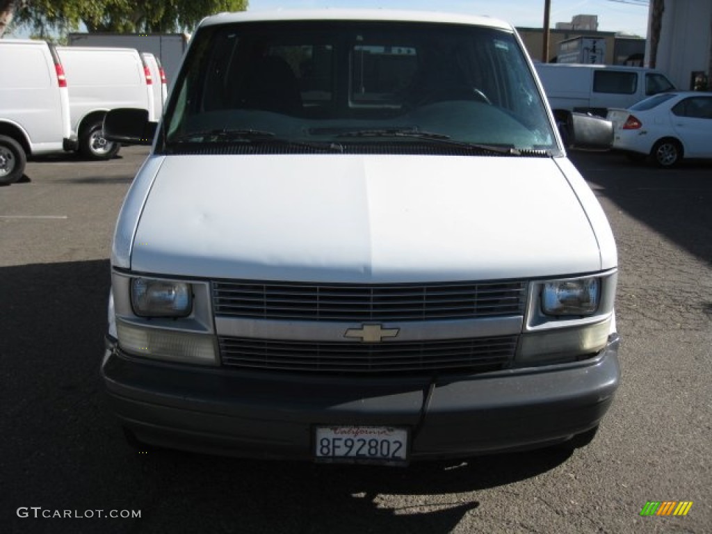 2001 Astro Commercial Van - Ivory White / Pewter photo #2