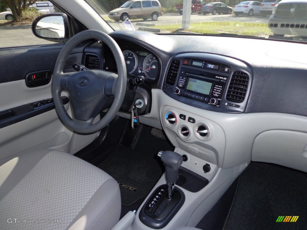 2009 Hyundai Accent GS 3 Door Gray Dashboard Photo #75948289