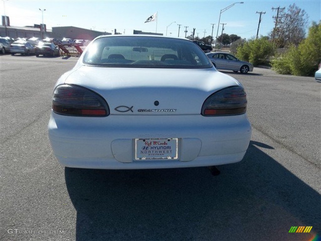1997 Grand Prix SE Sedan - Bright White / Gray photo #4
