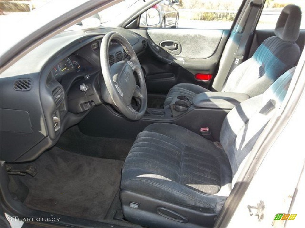 1997 Grand Prix SE Sedan - Bright White / Gray photo #5