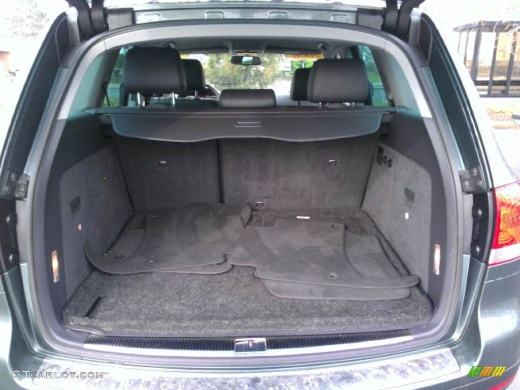 2006 Volkswagen Touareg V8 Trunk Photos