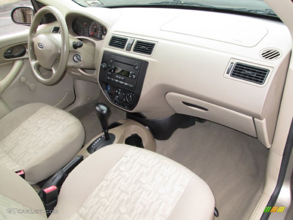 2005 Focus ZX4 S Sedan - Arizona Beige Metallic / Dark Pebble/Light Pebble photo #16