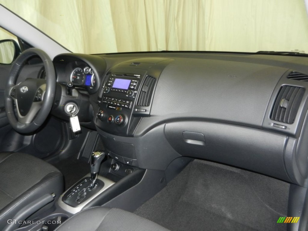 2011 Elantra Touring SE - Polar White / Black photo #20