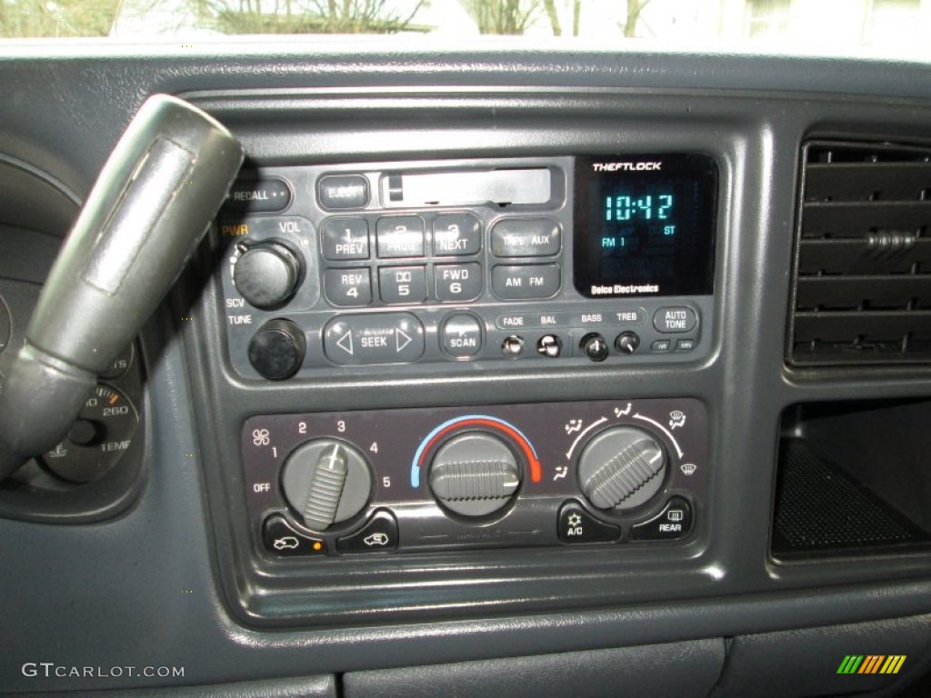 2002 Chevrolet Avalanche Z71 4x4 Controls Photo #75958642