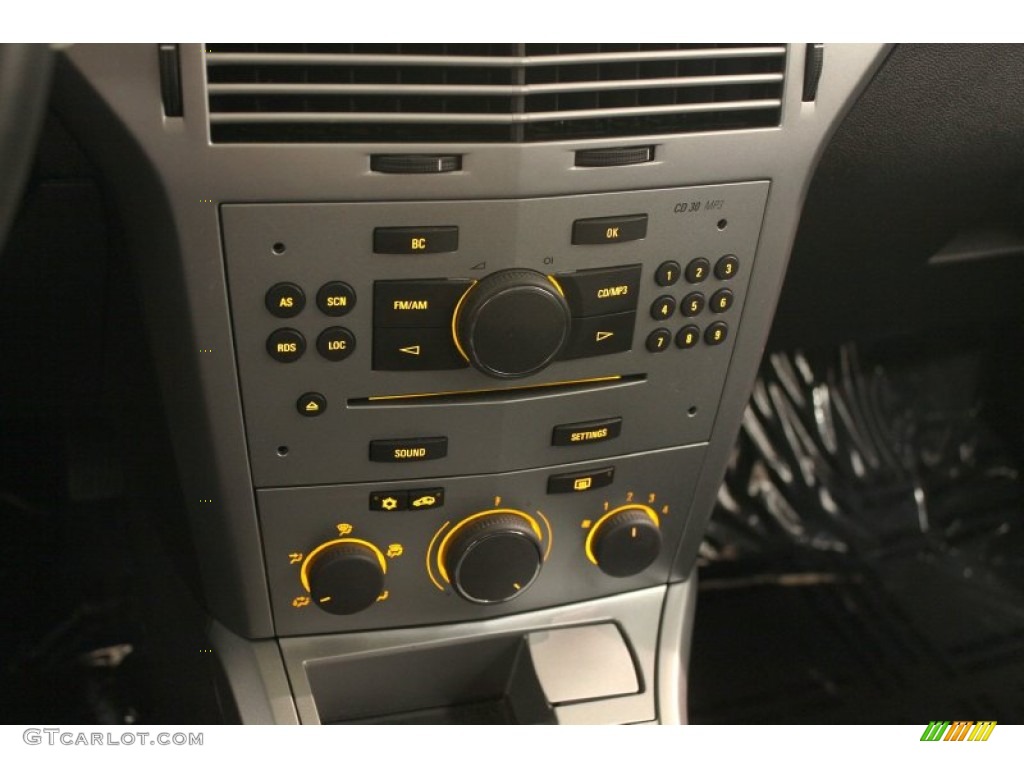 2008 Saturn Astra XR Sedan Controls Photos