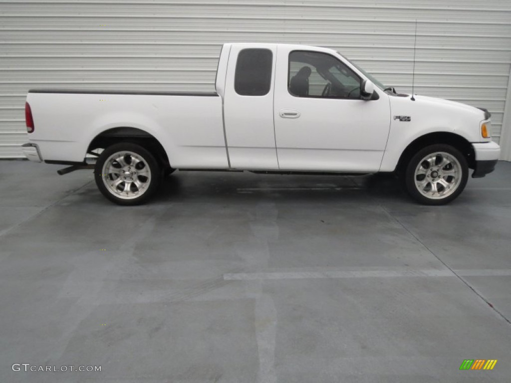 2002 F150 XL SuperCab - Oxford White / Medium Graphite photo #2