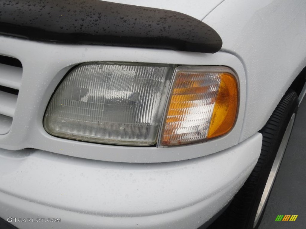 2002 F150 XL SuperCab - Oxford White / Medium Graphite photo #8