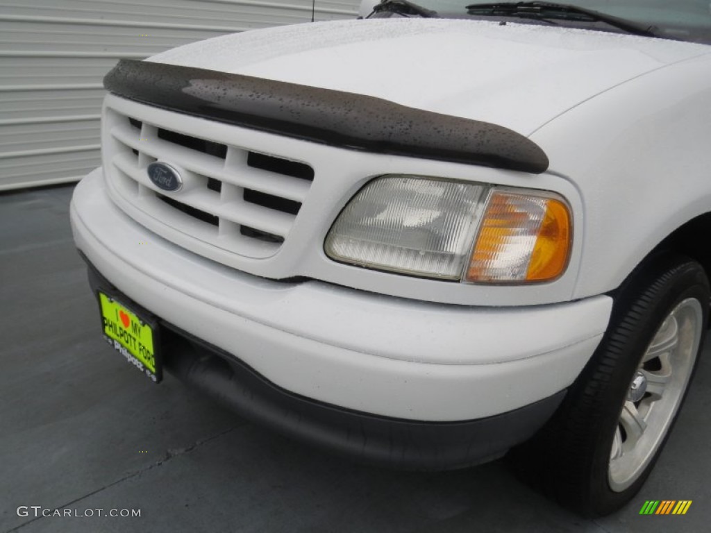 2002 F150 XL SuperCab - Oxford White / Medium Graphite photo #9