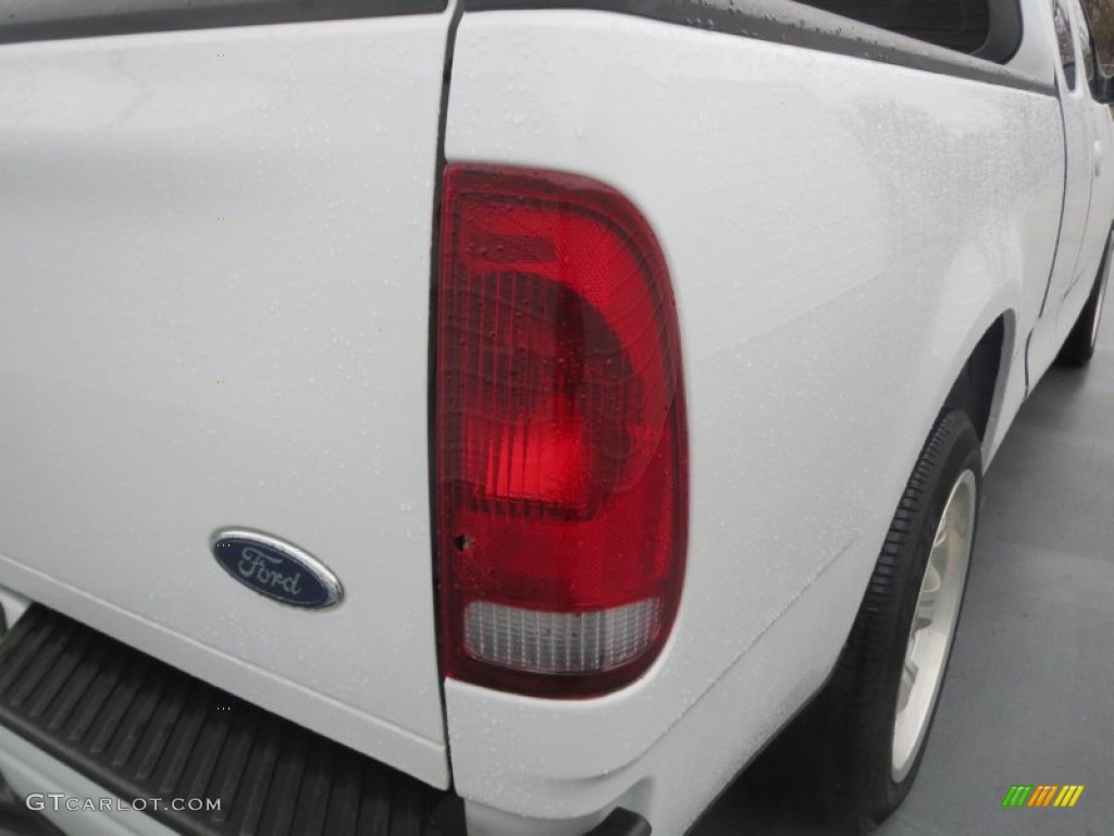 2002 F150 XL SuperCab - Oxford White / Medium Graphite photo #18