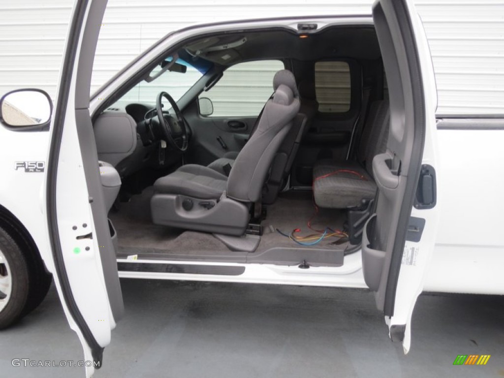 2002 F150 XL SuperCab - Oxford White / Medium Graphite photo #30
