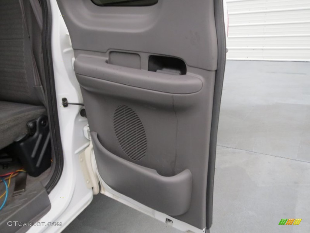 2002 F150 XL SuperCab - Oxford White / Medium Graphite photo #31