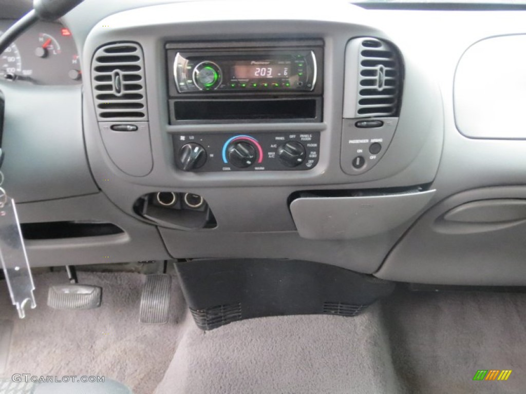2002 F150 XL SuperCab - Oxford White / Medium Graphite photo #38