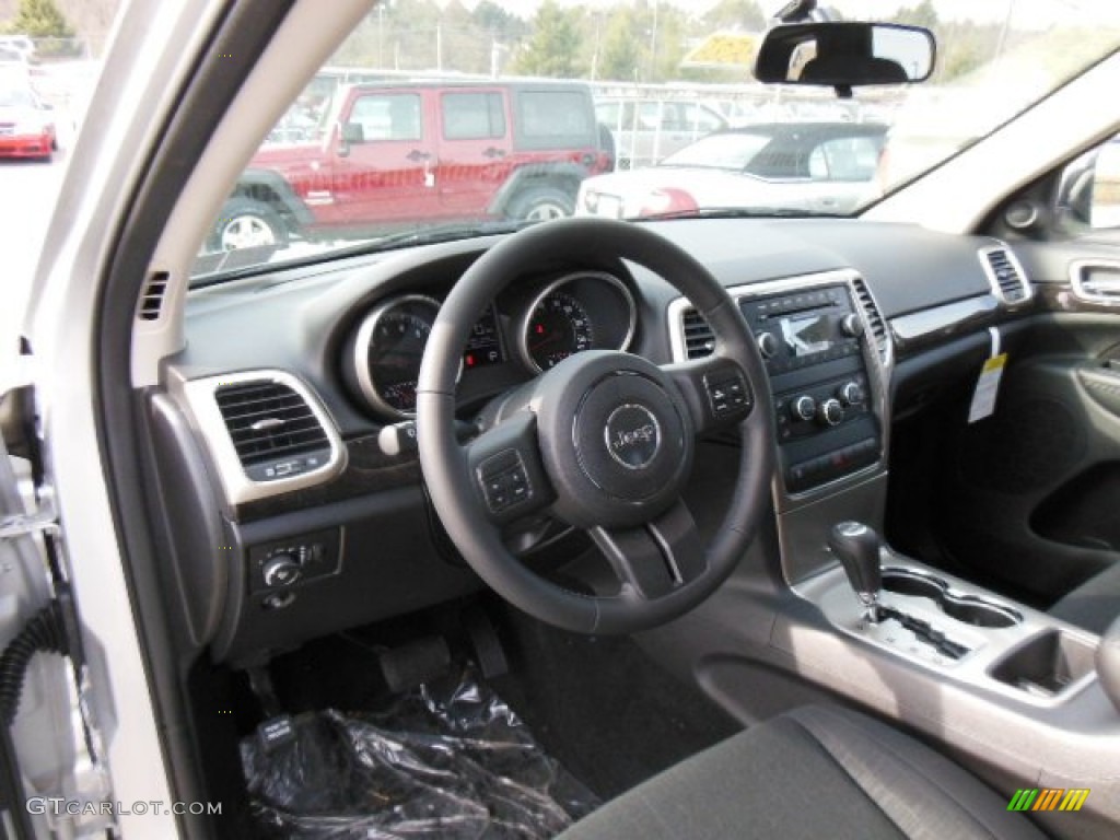 2013 Grand Cherokee Laredo 4x4 - Bright Silver Metallic / Black photo #10