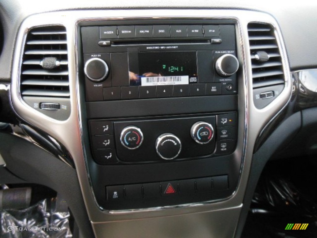 2013 Grand Cherokee Laredo 4x4 - Bright Silver Metallic / Black photo #16