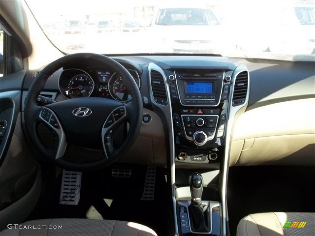 2013 Elantra GT - Monaco White / Beige photo #14