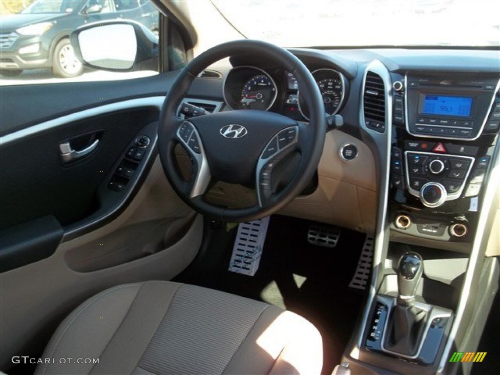 2013 Elantra GT - Monaco White / Beige photo #16