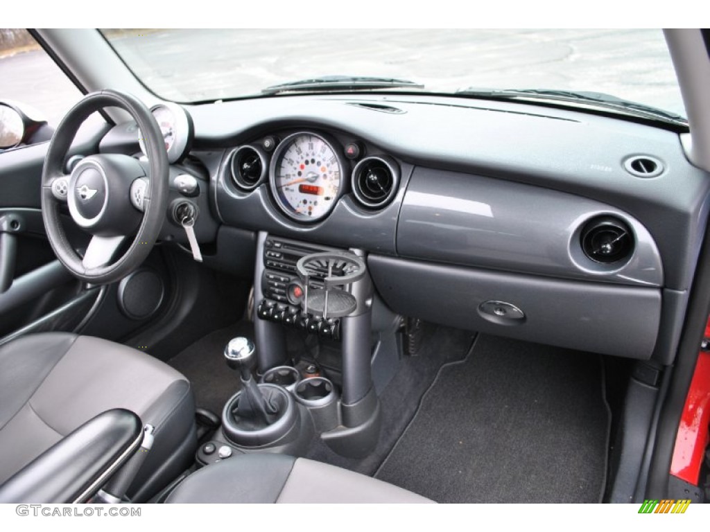 2005 Mini Cooper S Hardtop Space Grey/Panther Black Dashboard Photo #75973855