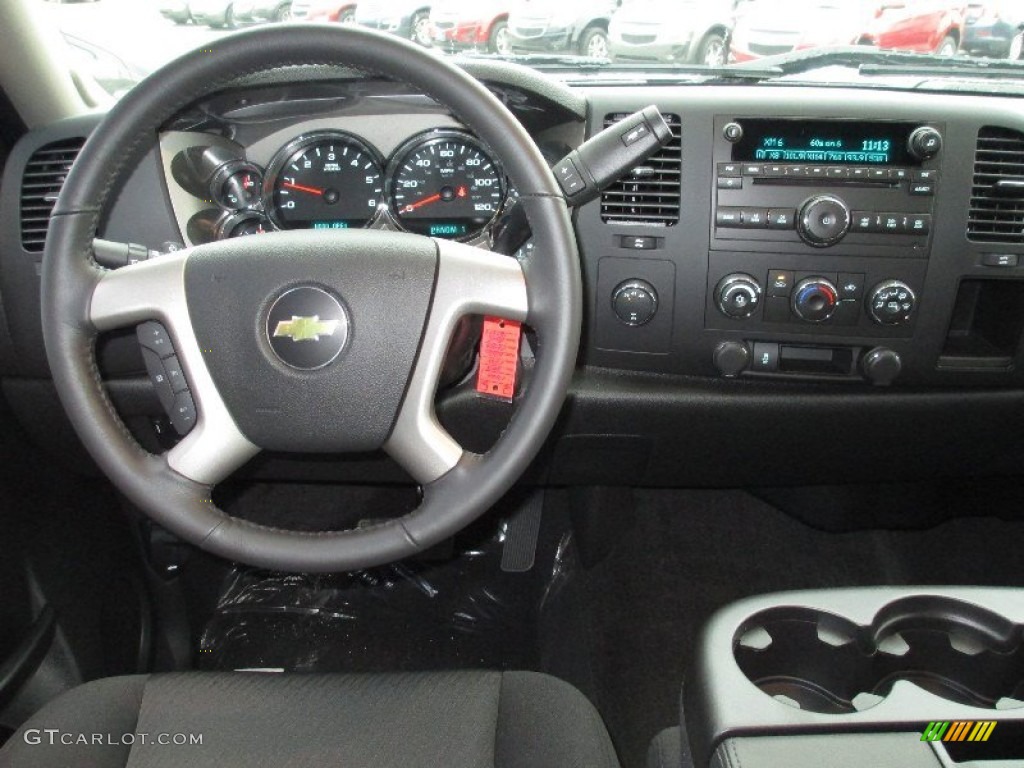 2013 Chevrolet Silverado 2500HD LT Crew Cab 4x4 Ebony Dashboard Photo #75975172