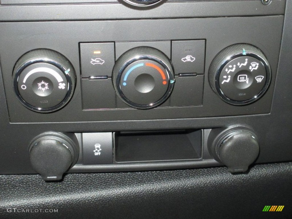 2013 Chevrolet Silverado 2500HD LT Crew Cab 4x4 Controls Photo #75975259