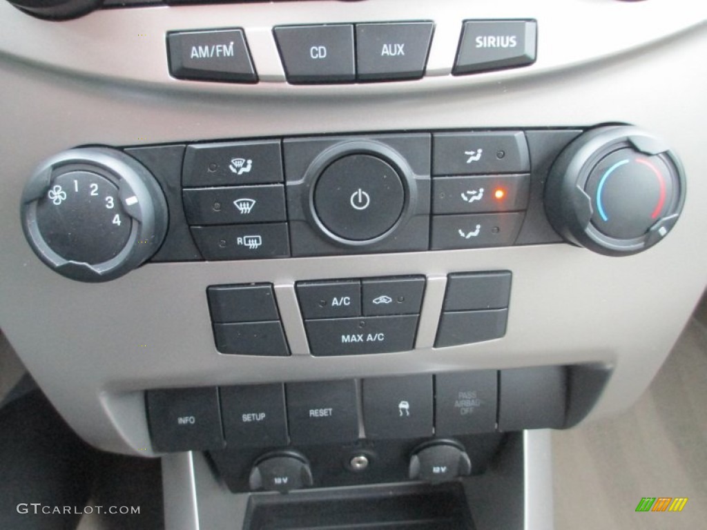 2010 Ford Focus S Sedan Controls Photo #75975658