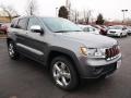 Front 3/4 View of 2013 Grand Cherokee Overland 4x4