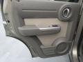 2007 Light Khaki Metallic Dodge Nitro SLT  photo #28