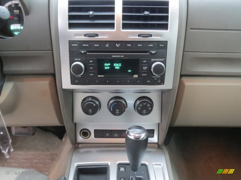 2007 Dodge Nitro SLT Controls Photo #75980359