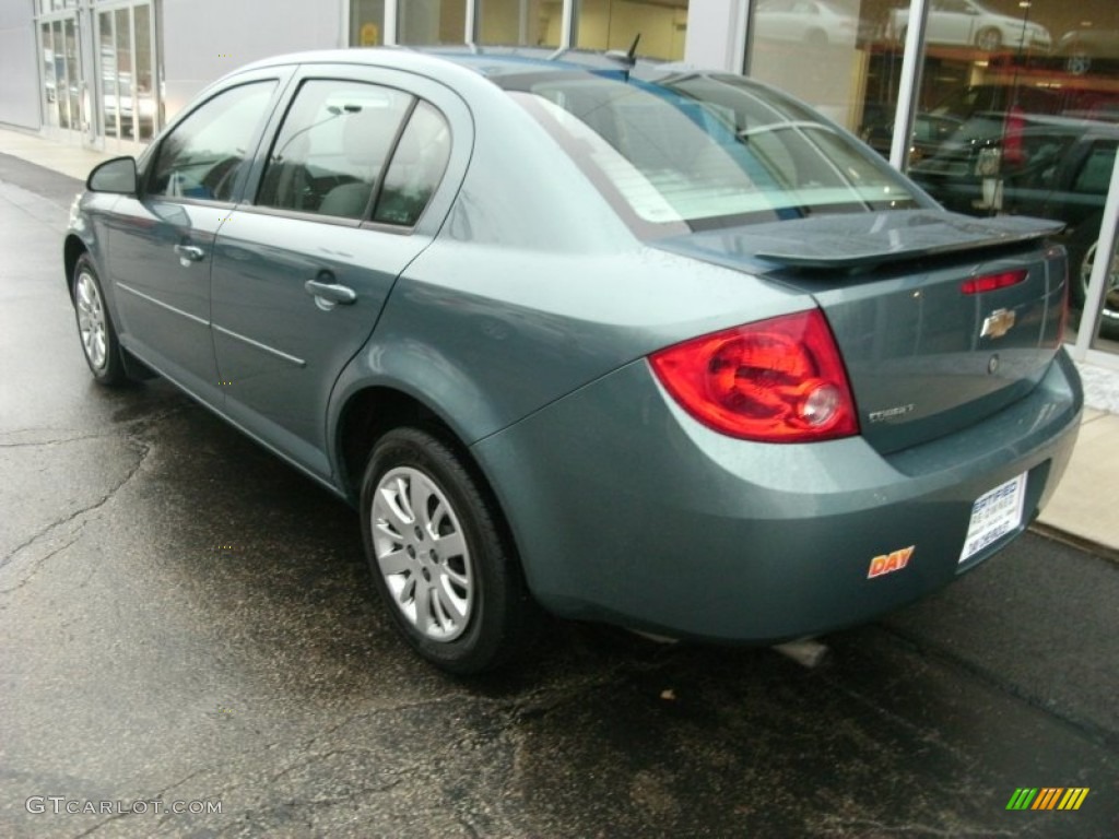 2010 Cobalt LS Sedan - Silver Moss Metallic / Gray photo #4